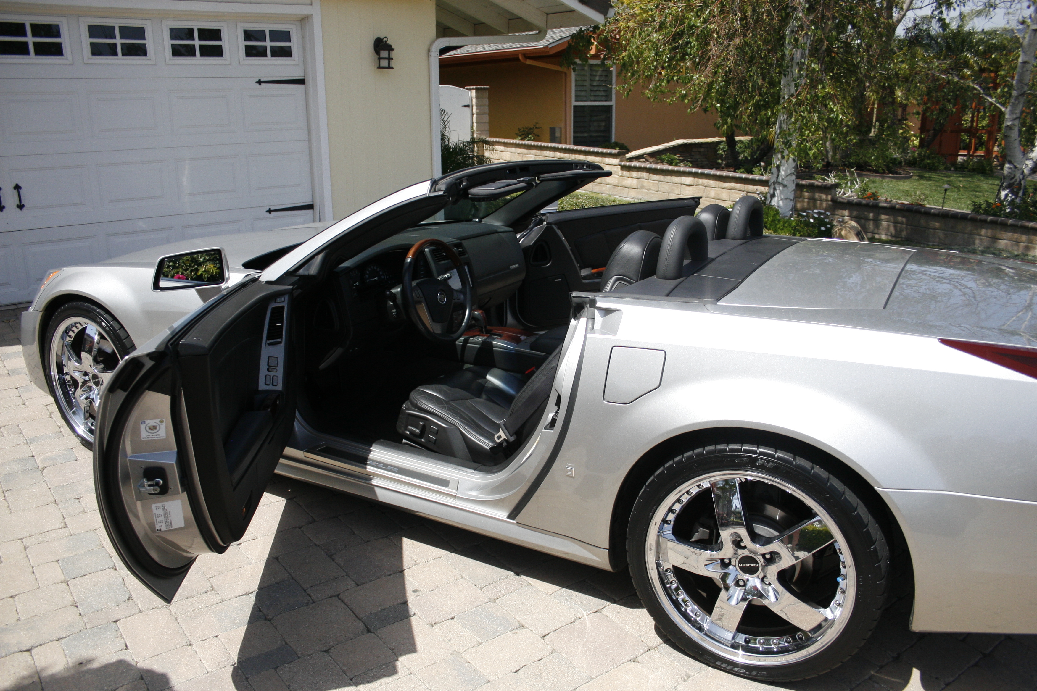 Used 2006 Cadillac XLR RWD image 9