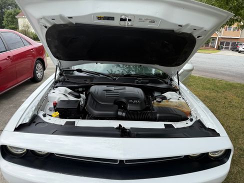 Used 2018 Dodge Challenger SXT Plus image 12