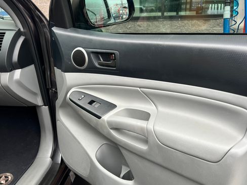 Used 2014 Toyota Tacoma PreRunner w/ SR5 Package image 5