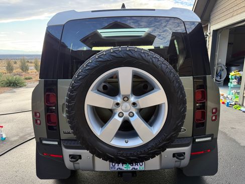 Used 2021 Land Rover Defender 90 First Edition image 14