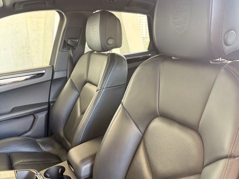 Used 2023 Porsche Macan AWD/4WD image 14