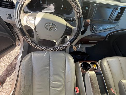 Used 2011 Toyota Sienna XLE image 15