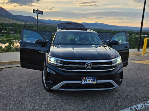 Used 2021 Volkswagen Atlas Cross Sport SE w/ Panoramic Sunroof Package image 4