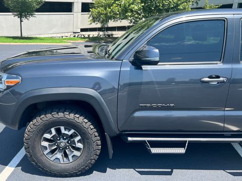 Used 2022 Toyota Tacoma TRD Off-Road AWD/4WD image 16