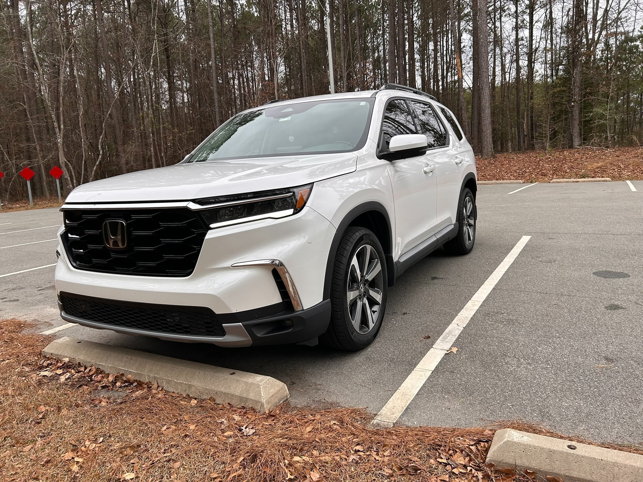 Used 2024 Honda Pilot Touring image 1