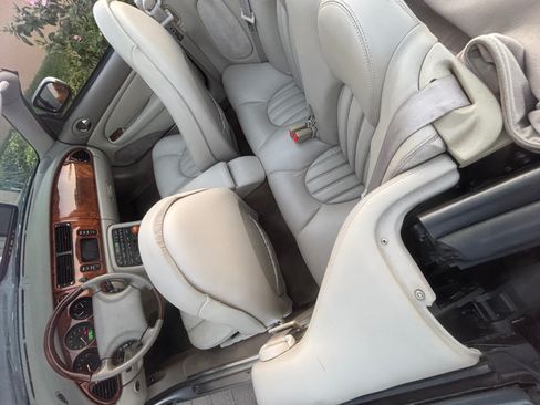 Used 2000 Jaguar XK8 Convertible image 12