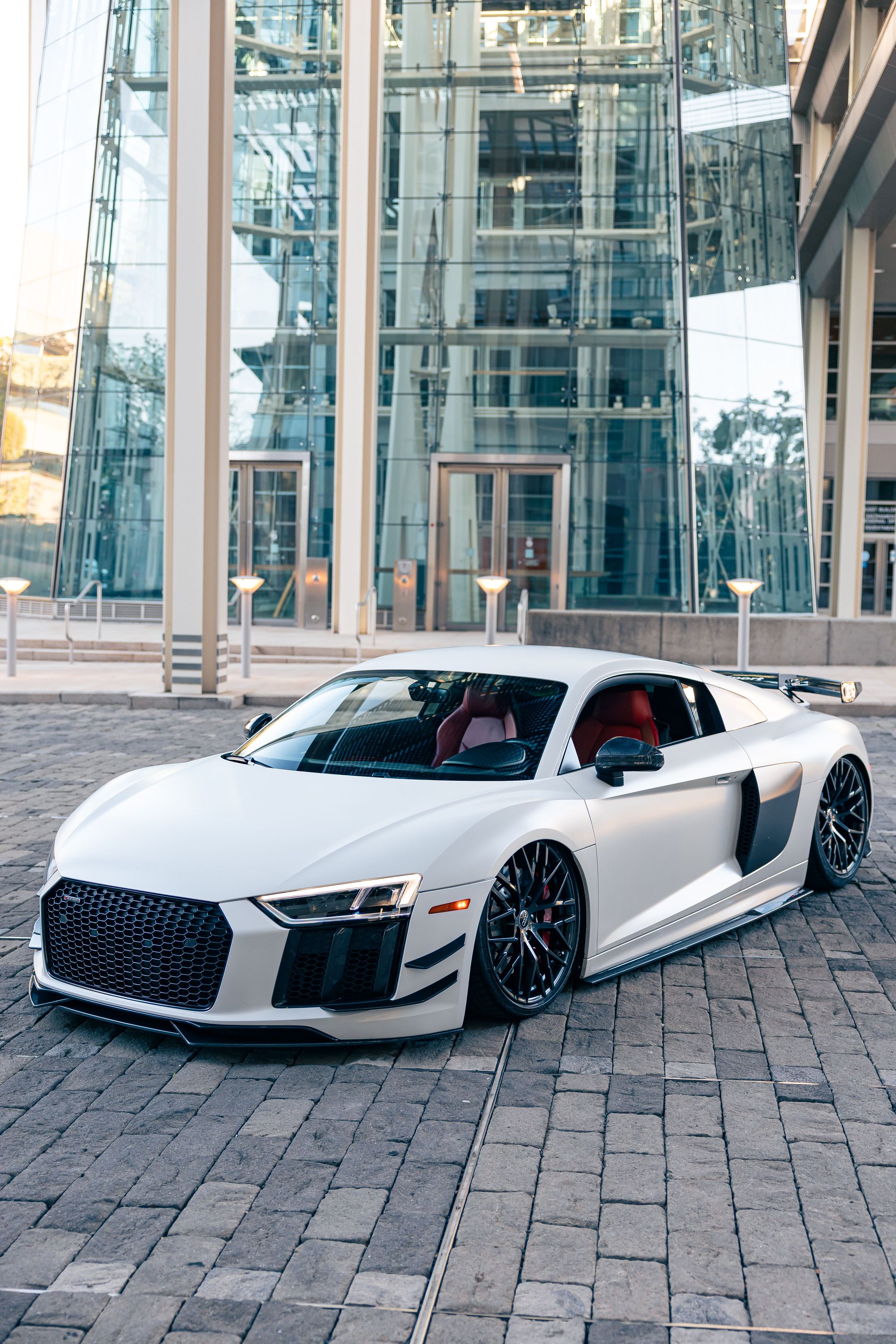 Used 2018 Audi R8 V10 w/ Premium Package RWD image 19