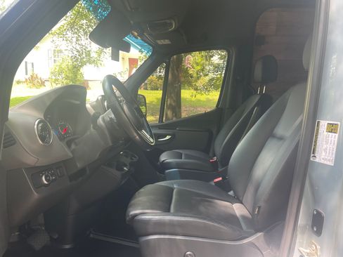 Used 2021 Mercedes-Benz Sprinter 2500 image 21