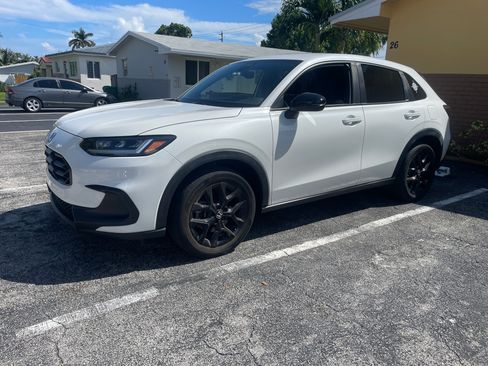 Used 2023 Honda HR-V Sport image 4