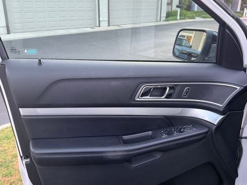 Used 2017 Ford Explorer XLT w/ Equipment Group 202A FWD image 15
