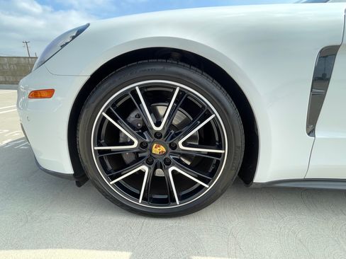 Used 2018 Porsche Panamera 4 AWD/4WD image 2