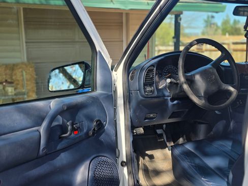 Used 2001 Chevrolet Astro image 12