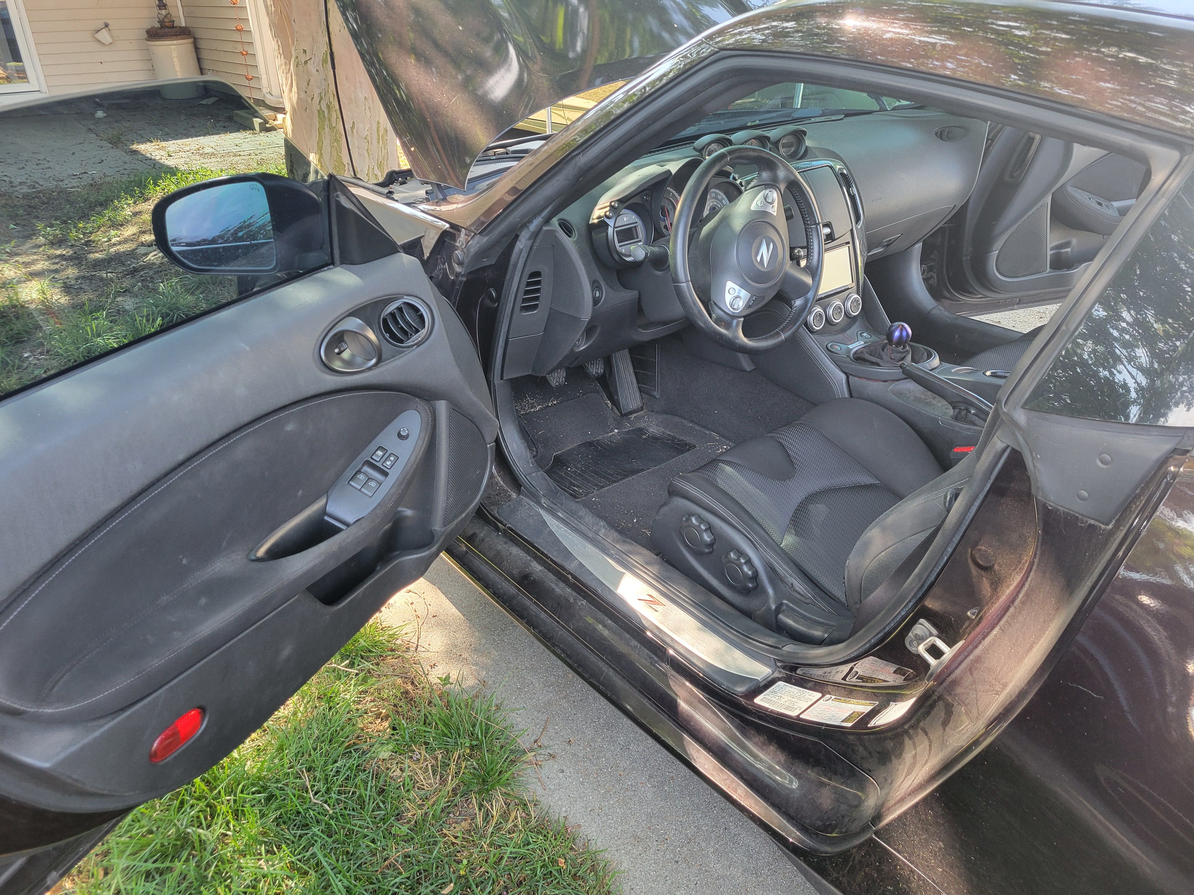 Used 2010 Nissan 370Z Coupe w/ Sport Pkg RWD image 6