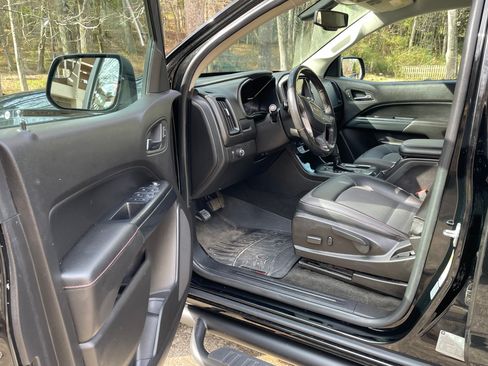 Used 2016 GMC Canyon SLE w/ All Terrain Package image 11