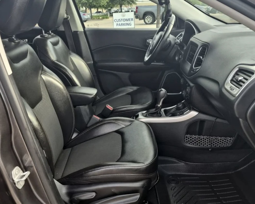 Used 2018 Jeep Compass Limited w/ Navigation Group AWD/4WD image 4