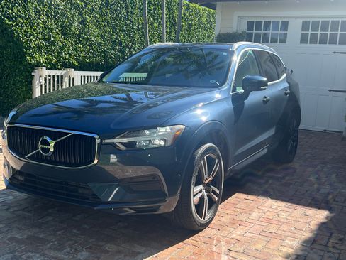 Used 2019 Volvo XC60 T5 Momentum w/ Premium Package image 14