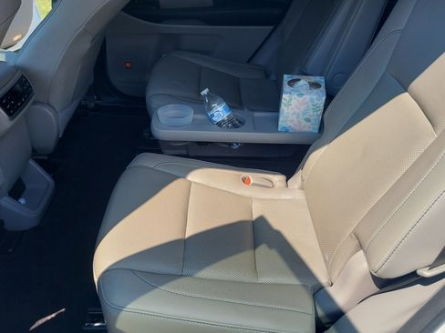 Used 2016 Toyota Highlander Limited Platinum image 11