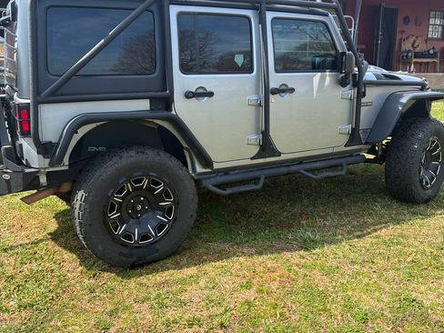 Used 2018 Jeep Wrangler Unlimited Sport image 4