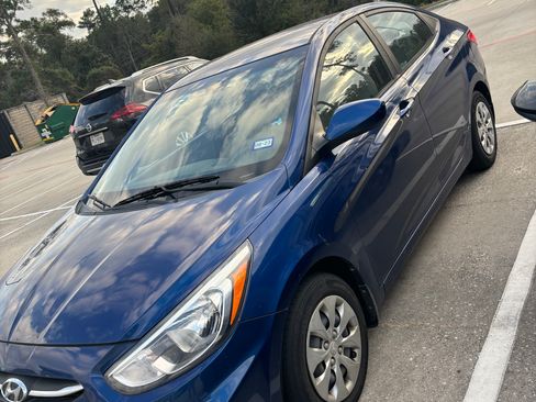 Used 2016 Hyundai Accent SE w/ Option Group 02 FWD image 2