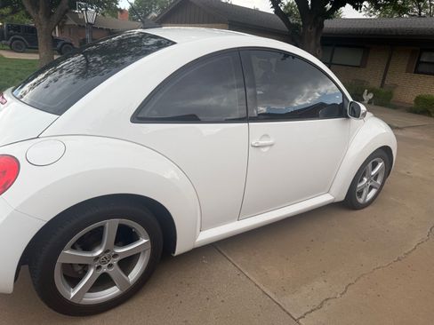 Used 2010 Volkswagen Beetle Coupe FWD image 2