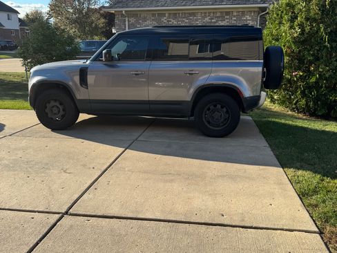 Used 2022 Land Rover Defender 110 image 2