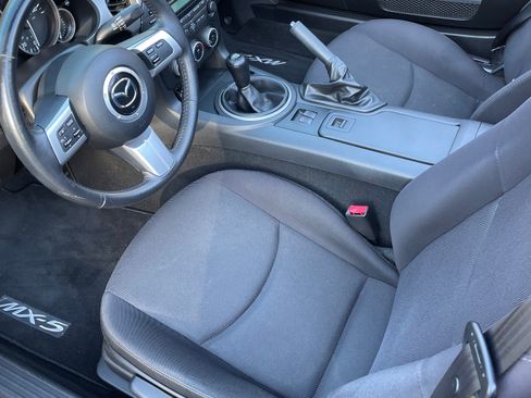 Used 2010 MAZDA MX-5 Miata Sport w/ Convenience Pkg RWD image 20