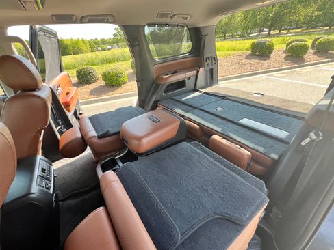 Used 2018 Toyota Sequoia Platinum image 8