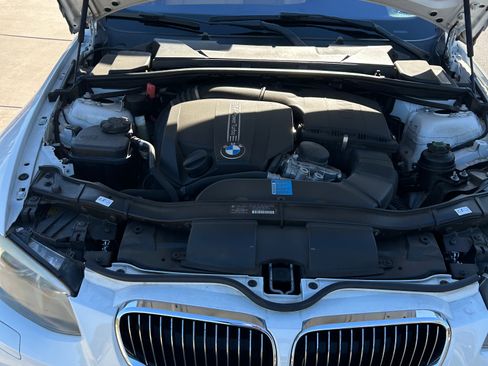 Used 2011 BMW 335i Convertible image 24