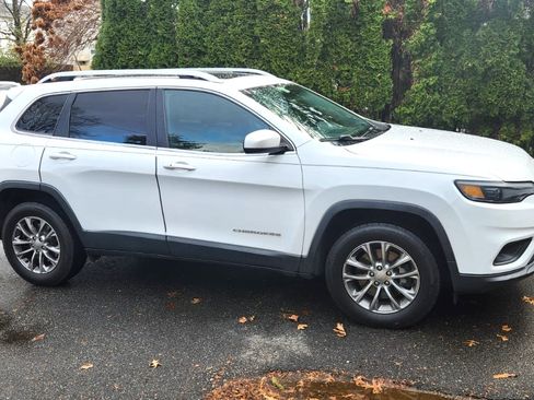 Used 2019 Jeep Cherokee Latitude Plus w/ Comfort/Convenience Group image 1