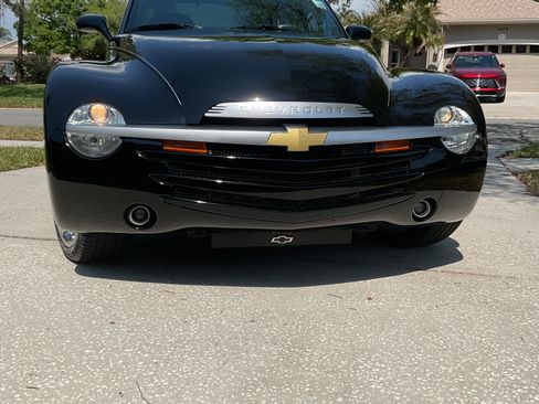 Used 2005 Chevrolet SSR w/ Preferred Equipment Group image 11