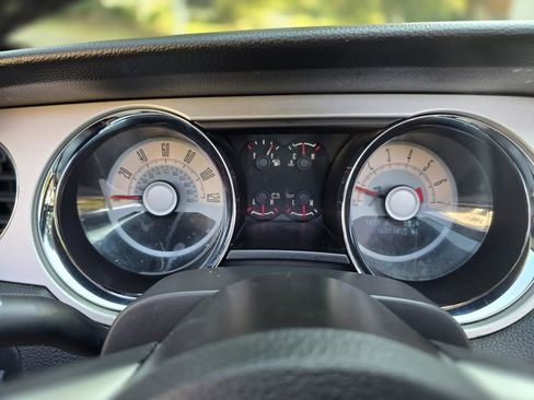 Used 2010 Ford Mustang Convertible image 13