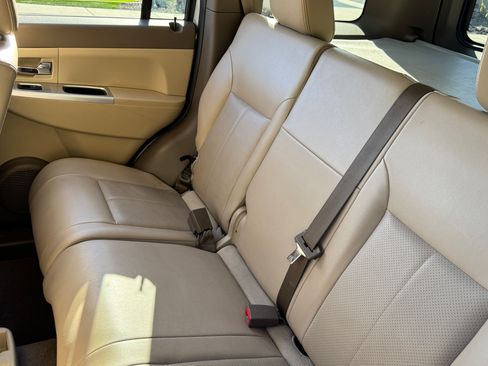 Used 2009 Jeep Liberty Limited w/ Premium Group II image 4