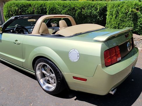 Used 2005 Ford Mustang GT Premium image 2