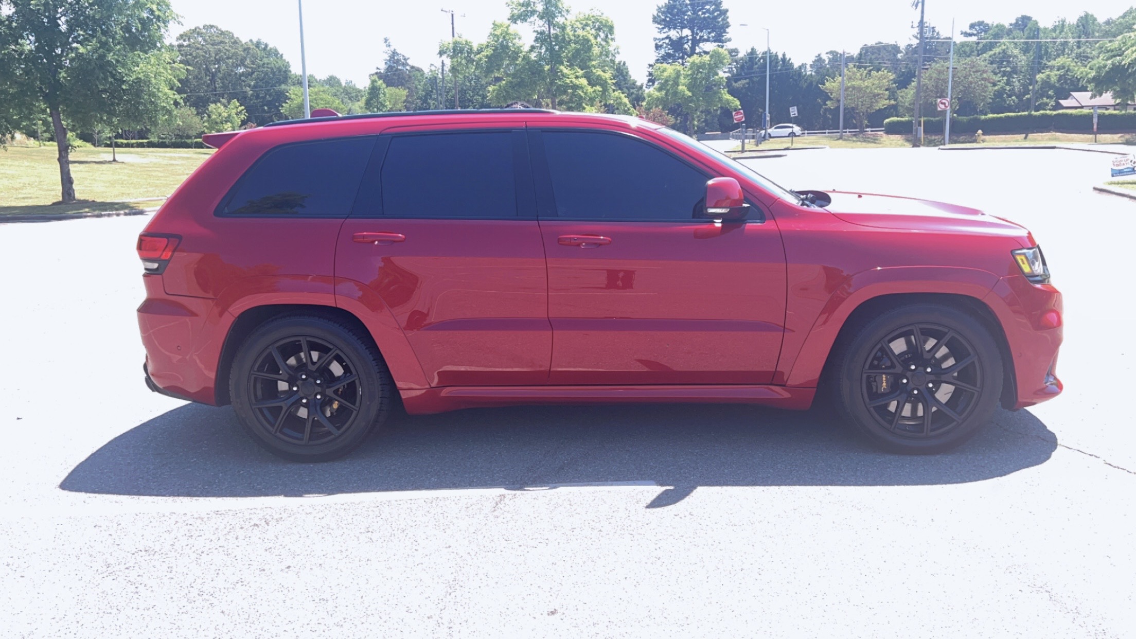 Used 2018 Jeep Grand Cherokee Trackhawk AWD/4WD image 2