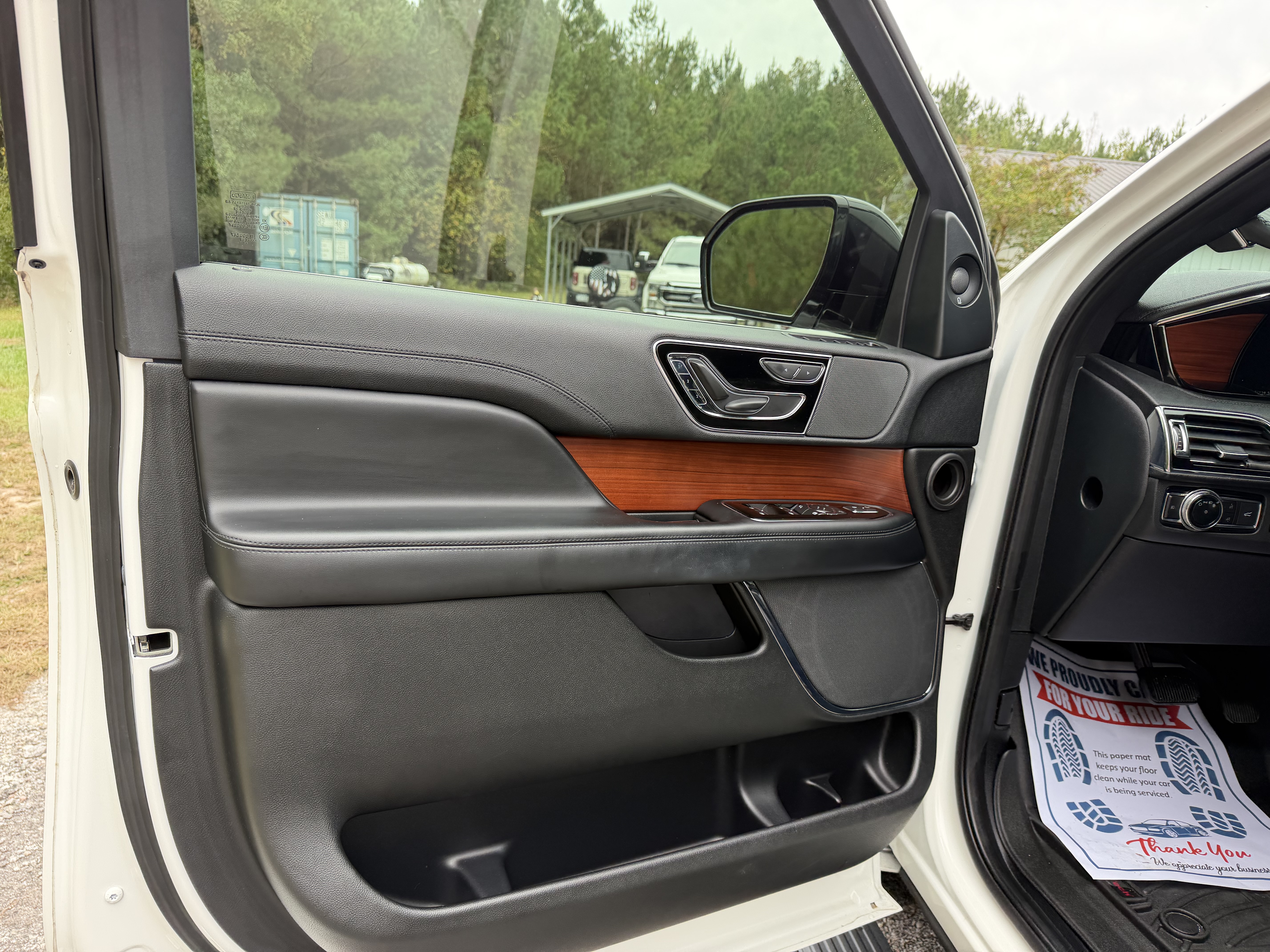 Used 2020 Lincoln Navigator 4WD image 13