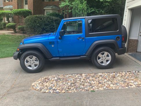 Used 2015 Jeep Wrangler Sport w/ Quick Order Package 24S AWD/4WD image 8