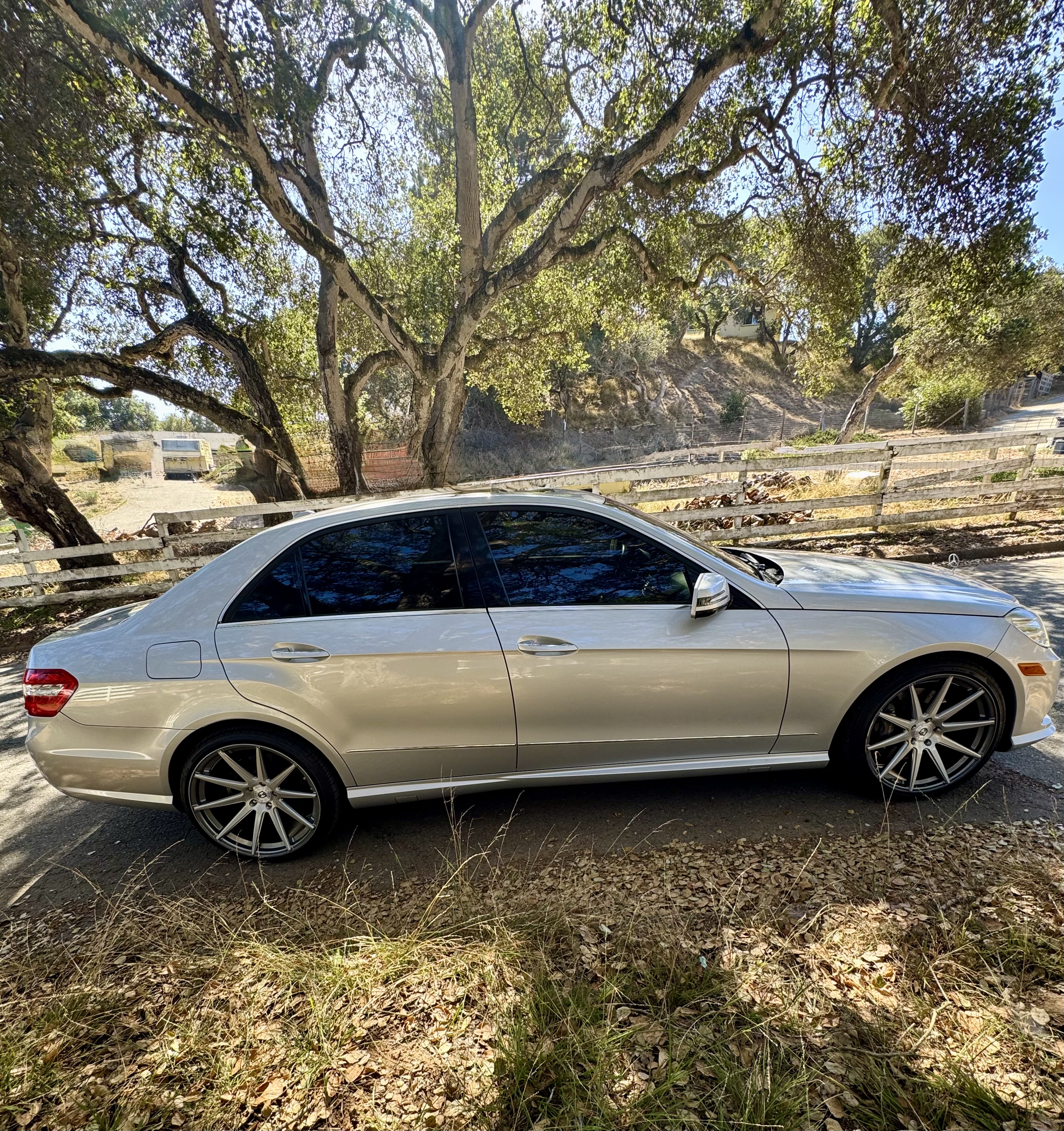 Used 2011 Mercedes-Benz E 550 Sedan image 16