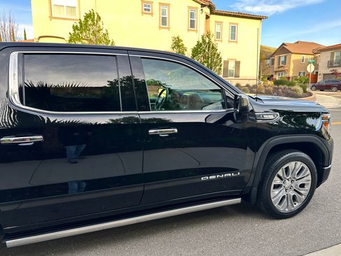 Used 2021 GMC Sierra 1500 Denali w/ Denali Ultimate Package image 9