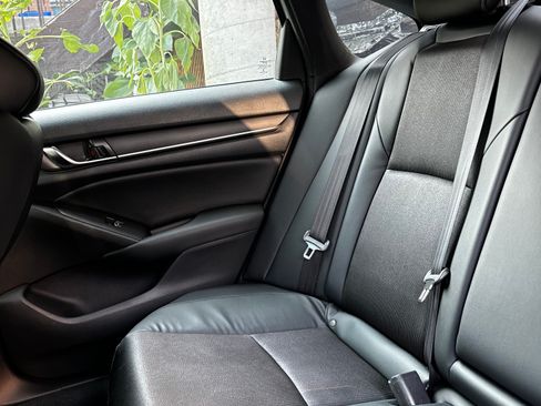 Used 2018 Honda Accord Sport image 8