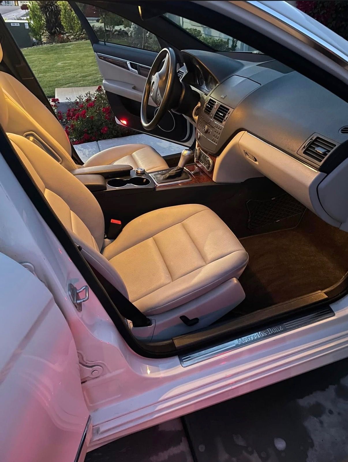 Used 2010 Mercedes-Benz C 300 Sedan image 8