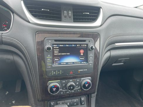 Used 2016 Chevrolet Traverse LT image 9