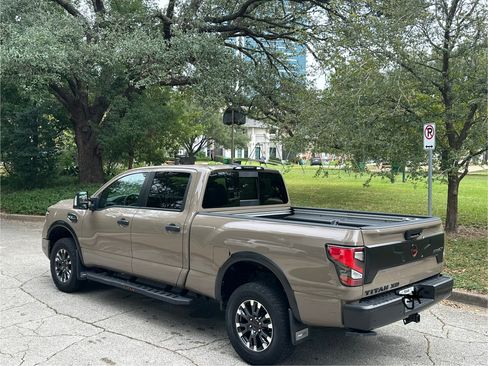 Used 2024 Nissan Titan PRO-4X w/ Pro-4x Convenience Package image 6