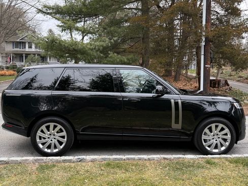 Used 2024 Land Rover Range Rover Long Wheelbase SE image 12