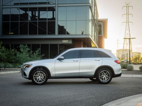 Used 2017 Mercedes-Benz GLC 300 4MATIC image 13