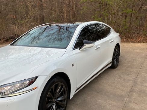 Used 2019 Lexus LS 500 F Sport w/ Accessory Package (Z1) image 2
