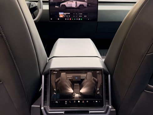 Used 2024 Tesla Cybertruck AWD Crew Cab image 28