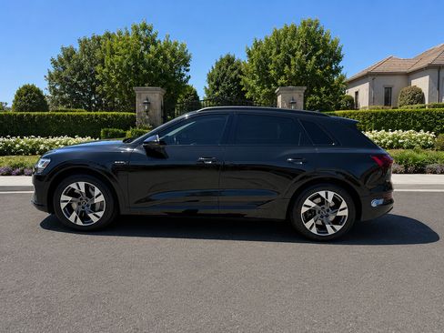 Used 2021 Audi e-tron Premium w/ Convenience Plus Package AWD/4WD image 2