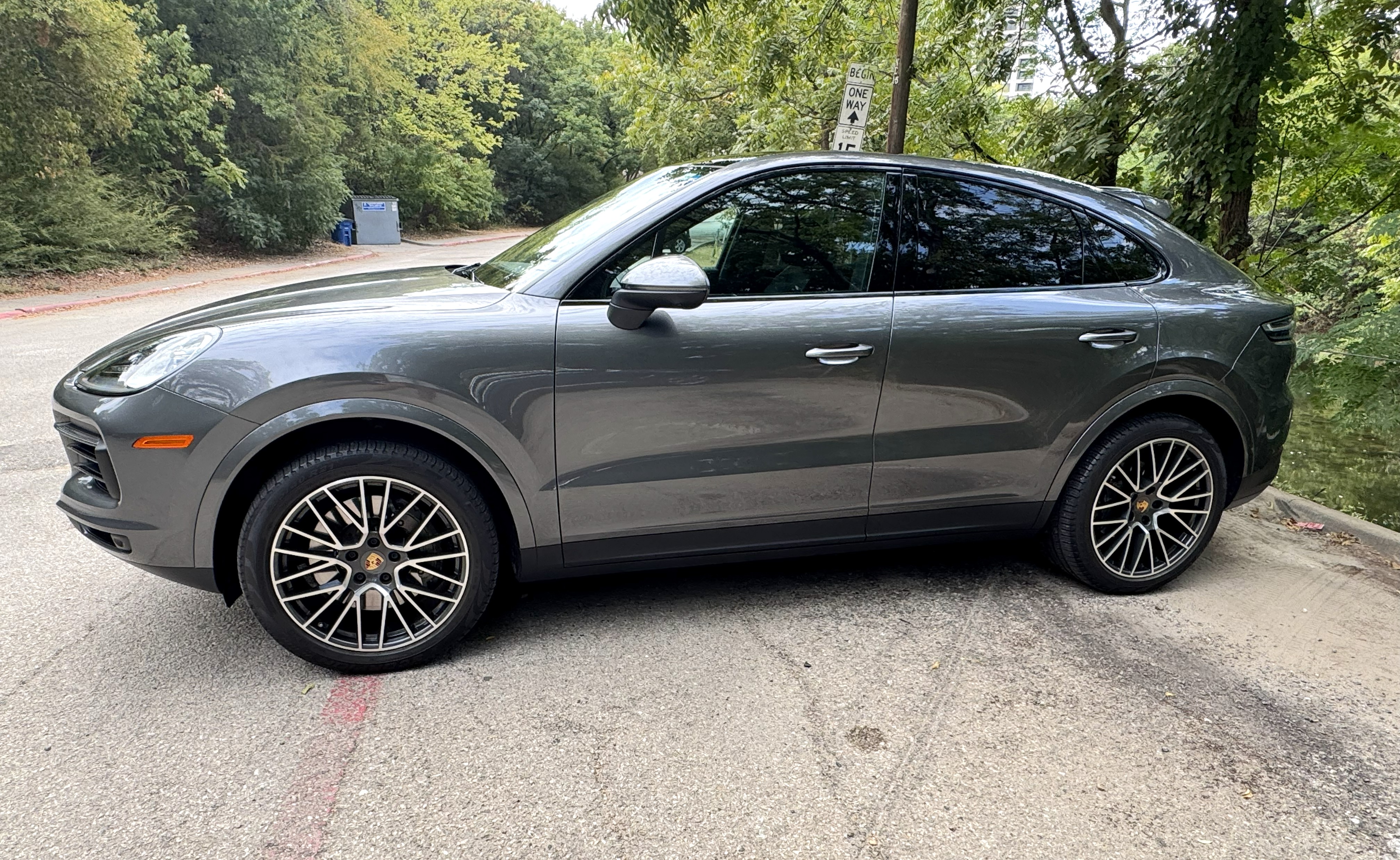 Used 2023 Porsche Cayenne Coupe AWD/4WD image 5