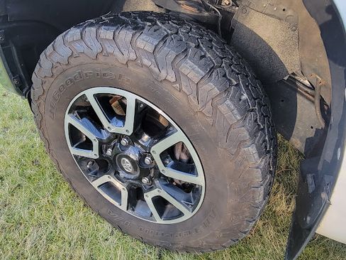 Used 2018 Toyota Tundra SR5 w/ TRD Off Road Package image 15