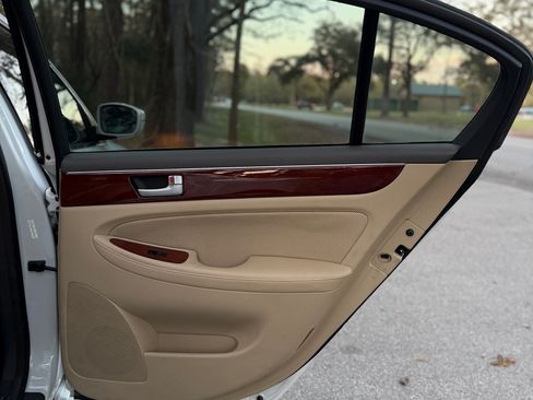 Used 2013 Hyundai Genesis 3.8 image 17